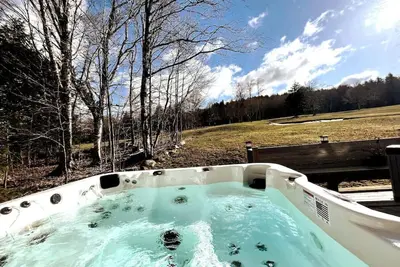 Image de Beautiful- Ski/Golf home, Hot tub, mins to Mtn
