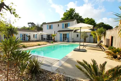 Image de Villa Le Cyprès, 170 m² avec piscine chauffée au milieu des pins