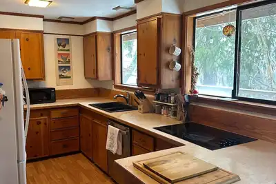 Image de Cozy mountain valley rancher close to abundant outdoor recreational activities