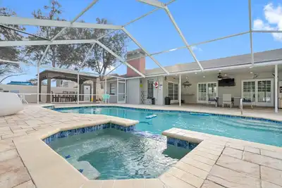Image de New Luxury House Pool. Just 14 Minutes From the Airport