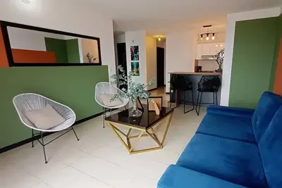 Comfortable, private penthouse, jacuzzi, Cali & mountain view.