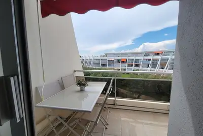 Image de Studio cabine climatisé avec parking à 200 m de la plage du Couchant