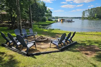 Image de FamiLeeLakehouseRetreat \nDogFriendly \nFishing \nBoatDock\nDeepWaterCove\nHotTub