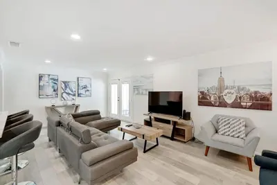 Image de Homely Haven 5br w/ Pool+ Bbq & Gourmet Kitchen