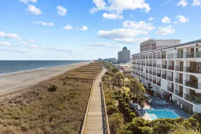 Image de Oceanfront condo: pool, free parking & elevator on the Carolina Beach Boardwalk!
