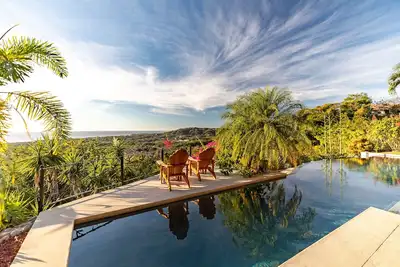 Image de Private Hacienda-Style Oasis w\/ breathtaking views