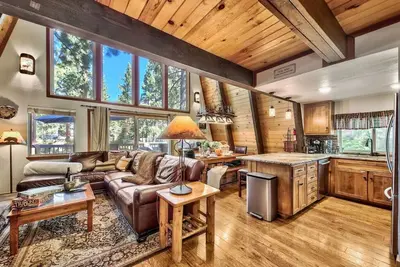 Image de Spacious Cabin Across From Beach!