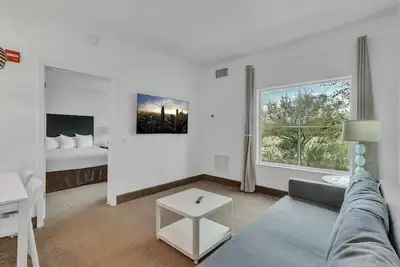 Image de Suites at Lake Buena Vista close Disney Springs with free parking