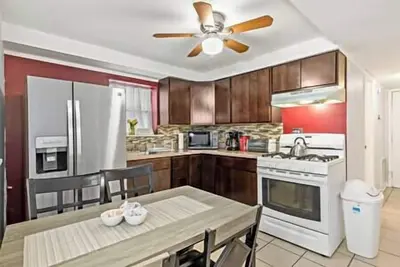 Image de Garden Condo W/ Desk and free kids toys