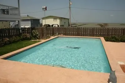 Image de 509 North Shore - Downstairs unit with Swimming Pool!