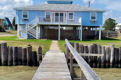 Image de 700 North Shore -Grand 4 Bedroom House, Great Views with a 500' lighted pier.