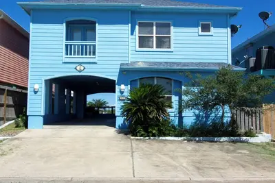 Image de 716 E. Port -Located at end of Harbor, this Condo is Perfect in every way!