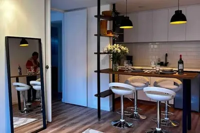 Image de Stylish apt with view in prime centric location\n