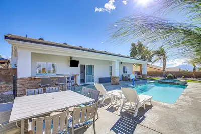 Image de Spa, Putting Green: Elegant Desert Hot Springs Gem