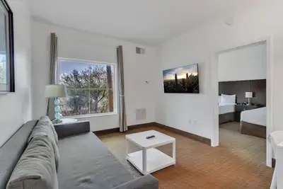 Image de Suites at Lake Buena Vista close Disney Springs with free parking