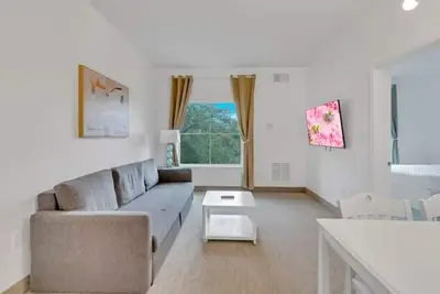 Image de Suites at Lake Buena Vista close Disney Springs with free parking