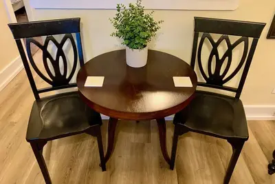 Image de Mid Century Remodeled Suite in Midtown – 20a