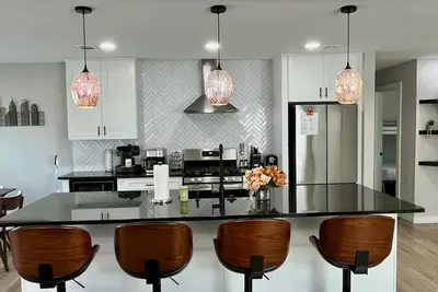 Image de New Stylish Family Friendly Home Near Community Pool and Park in Nw Austin