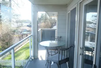 Image de Campbell River House with stunning Ocean Views and three sundecks!