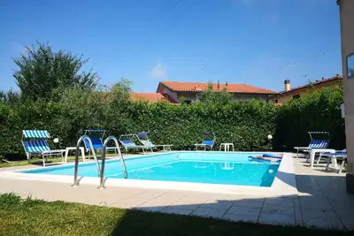 Image de Maison de vacances privée avec piscine privée, Wifi, climatisation, patio, près de Lucques