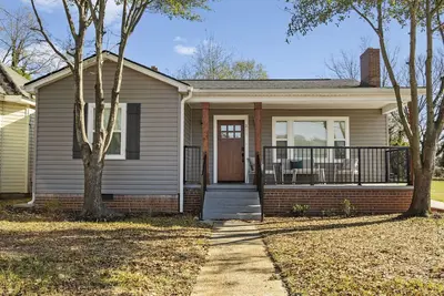 Image de Cozy 2br Retreat: Pets, Near Arena & Parks