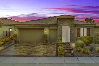 Image de Indio Oasis with refreshing swimming pool and backyard fun, pet friendly.