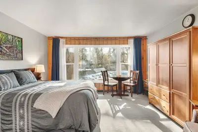 Image de Studio along the Deschutes River and Trail!