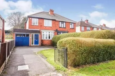 Image de Impeccable 4-Bed House in Bilston