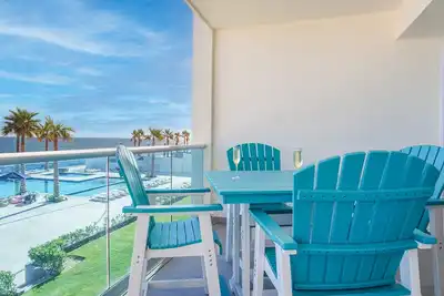Image de Amazing Beach Front Condo Velero 204 at Encantame Towers
