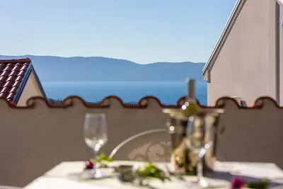 Image de Appartement de trois chambres avec la terrasse et la vue sur le mer Pinezici, Krk (A-22403-a)