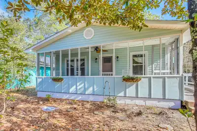 Image de 1 Mi to Beach: Sustainable Oak Island Home!