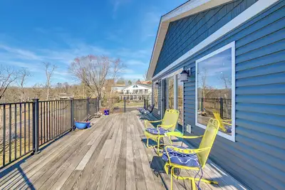 Image de Radford Home w/ Wraparound Deck!