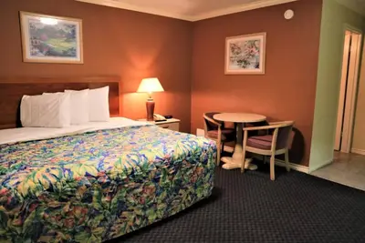 Image de Great Value, Quality Stay! Pets are Welcome, With Free Parking Onsite!