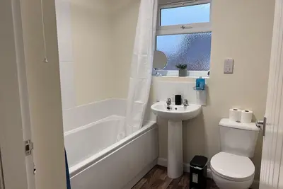 Image de 3-Bed fully furnished house in Walsall, near M6 J11/10, Wolverhampton, Cannock.