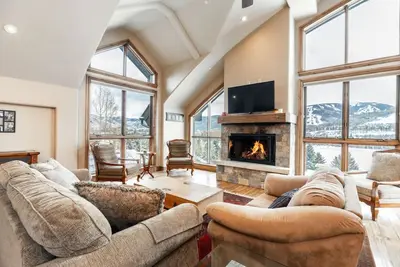 Image de Epic Bc Views! Premium 2bd Penthouse - A/C, Pool, Hot Tub