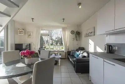 Image de Comfortabel Vakantiehuis op Slechts Enkele Minuten Lopen van de Duinen en het Strand van Groote Keeten