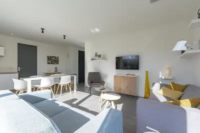 Image de Prachtige Vakantiewoning met Riante Omheinde Tuin