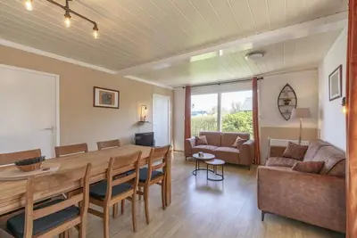 Prachtige 6 Persoons Vakantiebungalow op Korte Afstand van het Brede Zandstrand van Julianadorp aan Zee