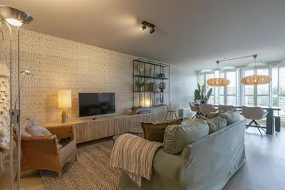 Image de Luxe en Modern Ingericht Appartement, Gelegen aan de Voet van de Duinen van Groote Keeten