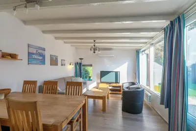 Image de Duinland 190, een Vakantiebungalow met een Heerlijke Tuin en Beschut Terras in Sint Maartenszee