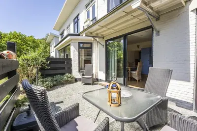 Image de Mooi Appartement op de Begane Grond op Loopafstand van het Strand van Badplaats De Koog!