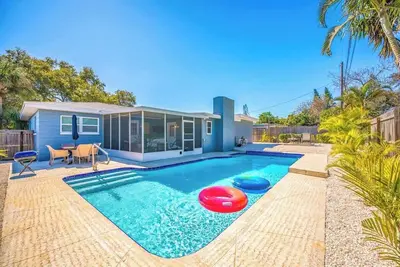 Private 3br - 8 Mins to Beaches - Pool & Patio