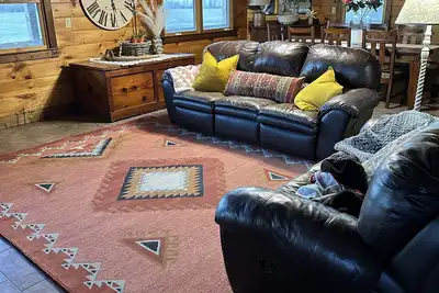 Image de Private Cabin, Cartecay River access! Hot tub, gated, 5 min to Apple orchards! !