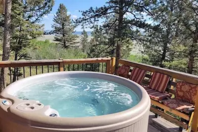 Image de Cozy log cabin w\/private hot tub. Amazing views!