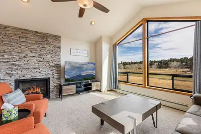 Image de Mountain Fairways Retreat: 3-Story Golf Course Haven - Sleeps 14. - Ac!