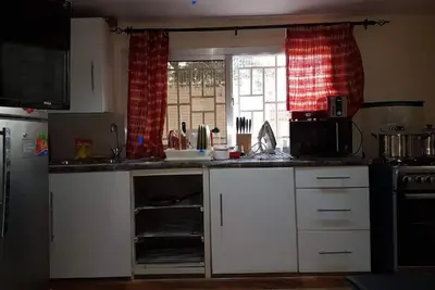 Image de A cozy apartment in a quiet location. \n5 minute drive to Lumley Beach.