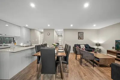Image de Peaceful and Private Modern Townhouse - Steps from Sovereign Hill & Lake Esmond