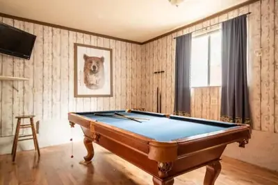 Image de Three Little Bears Cabin W/Hot Tub & Pool Table!