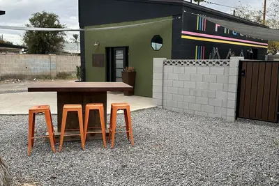 Image de Industrial Style Downtown Casita with Backyard. Pet Friendly!