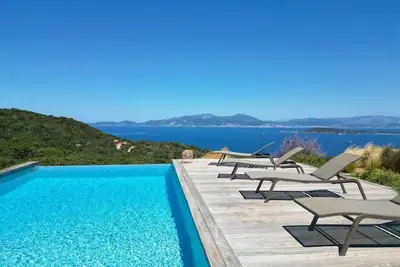 Image de Villa 5 chambres, piscine, vue panoramique sur le Golfe d'Ajaccio et la mer